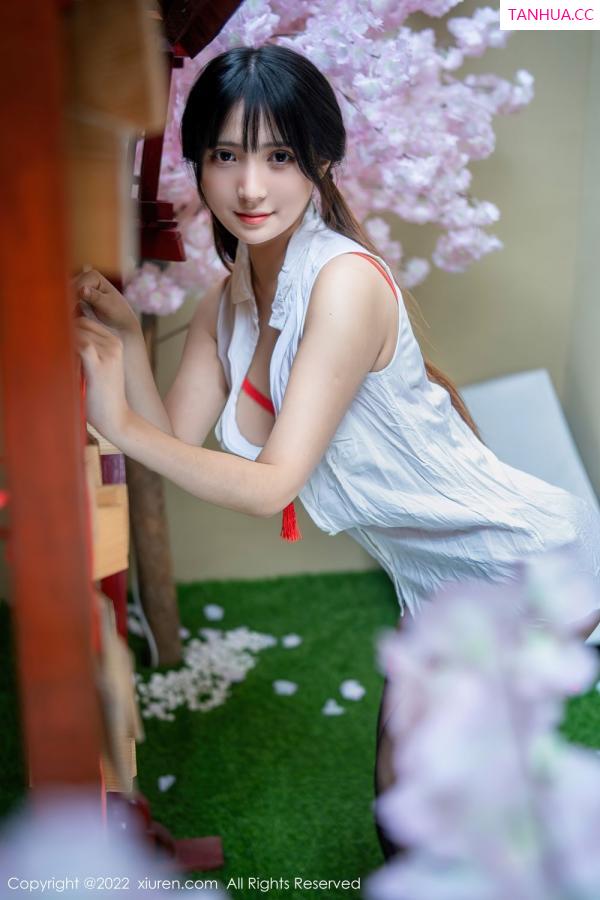 久久Aimee  [XiuRen]高清写真图 2022.04.27 No.4930 久久Aimee第13张图片